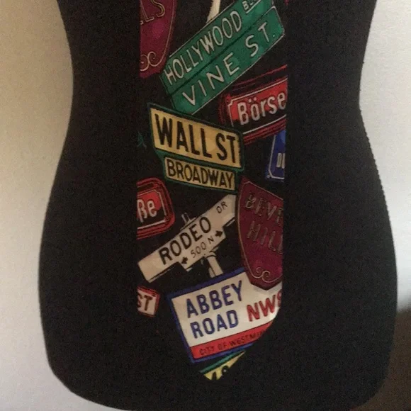 Street Sign Tie - Picture 2 of 4